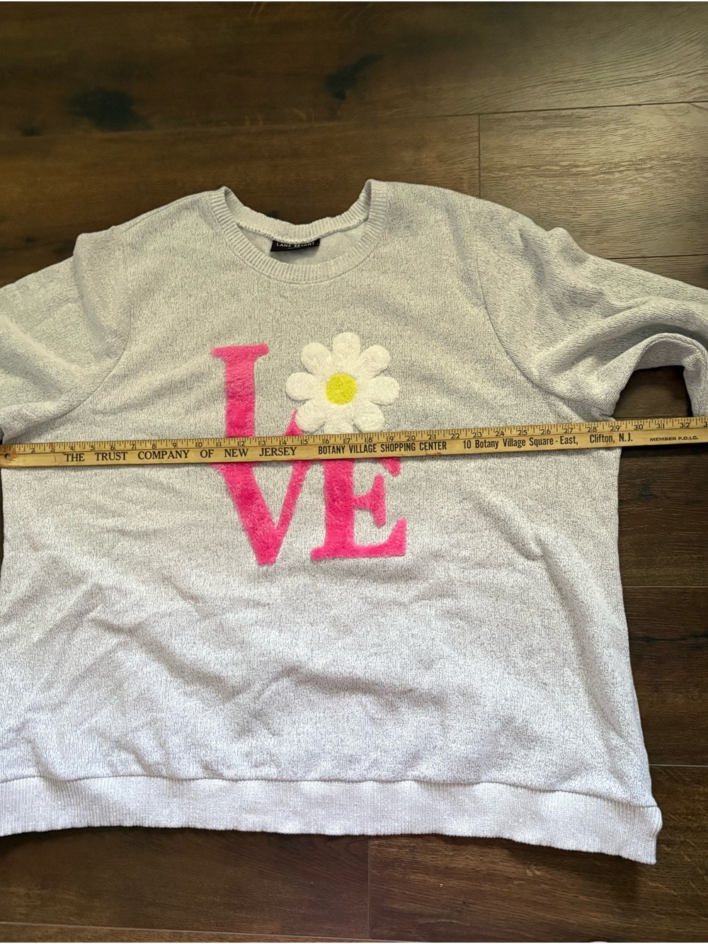 EUC Lane Bryant Light Gray Crewneck Sweater with Pink LOVE & White Daisy - Picture 6 of 7